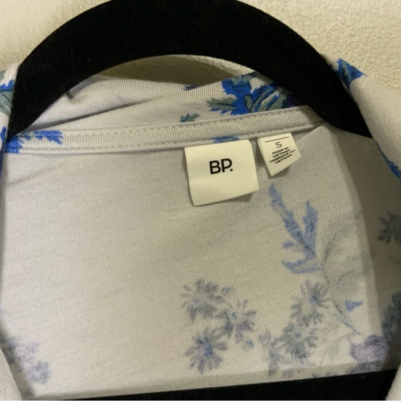 BP Floral Oversize Button-up Shirt Blue Purple Short Sleeve NWT Size Small - Picture 3 of 6